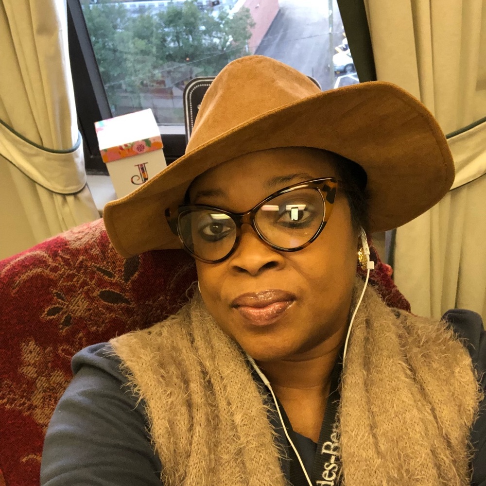 Meet your Posher, Joy